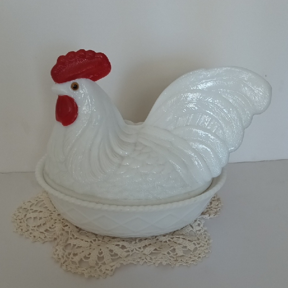 Vintage Westmoreland White Milk Glass Rooster "Big Daddy" Styled Like Hen On Nes - Picture 9 of 11